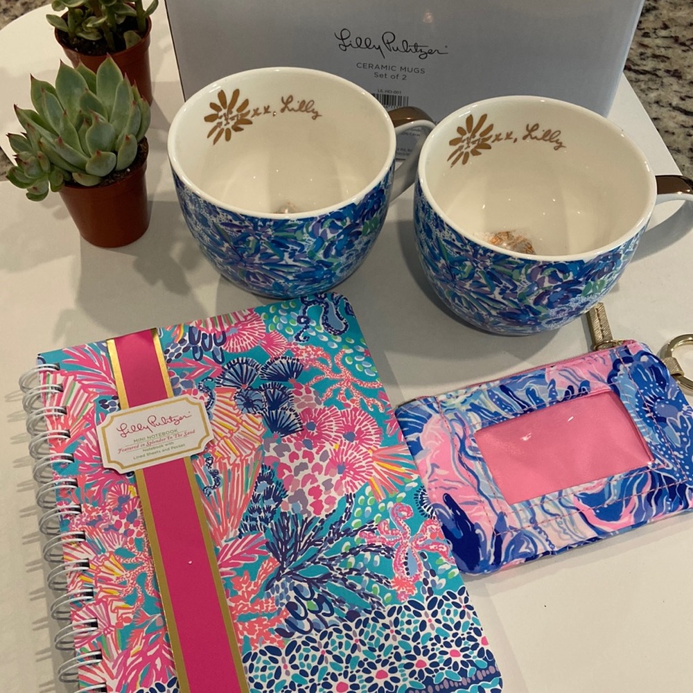 - Lilly Pulitzer Ceramic Mugs (Set of 2) I’d case notebook